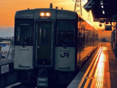 同じ高原なのに、なぜ小海線西側はリゾート化し、東側は農村として残ったのか？